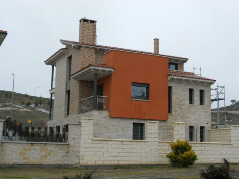 Vivienda unifamiliar con fachada acristalada en Cuéllar, Segovia